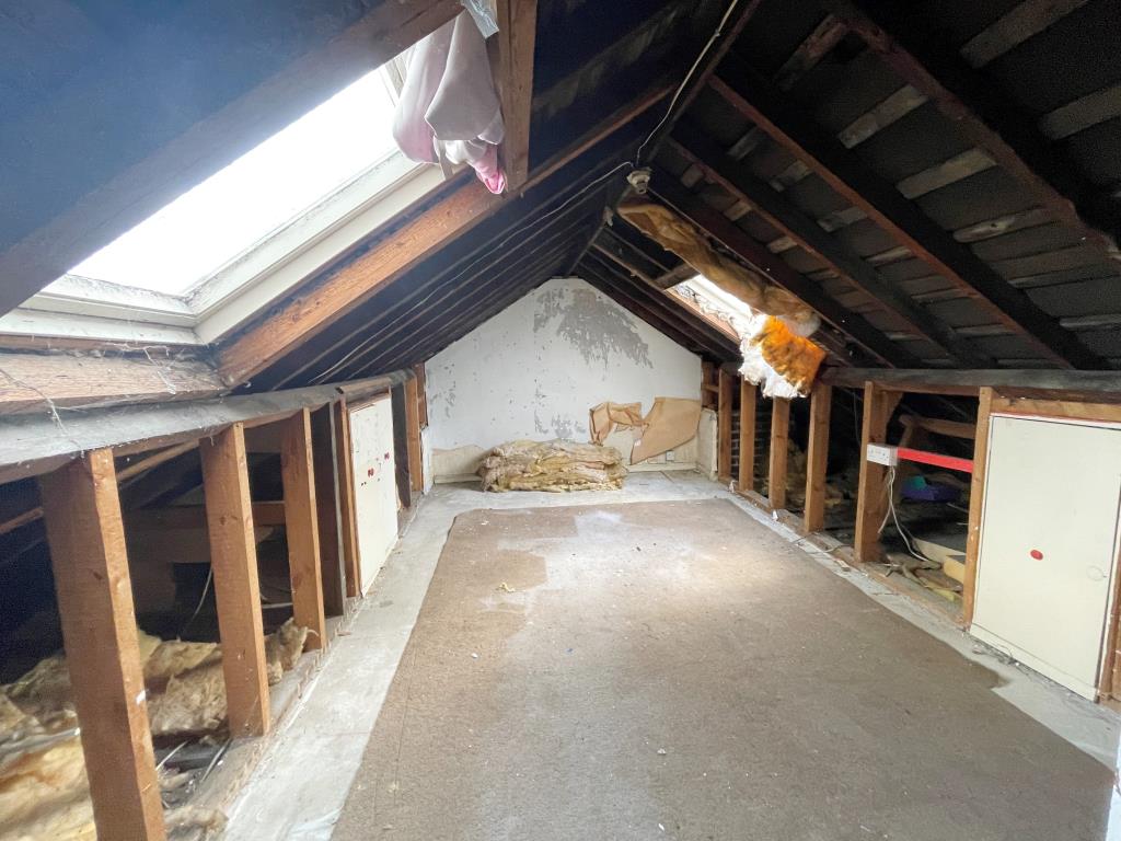 Lot: 77 - MID-TERRACE HOUSE FOR IMPROVEMENT IN TOWN CENTRE - Loft space with velux windows